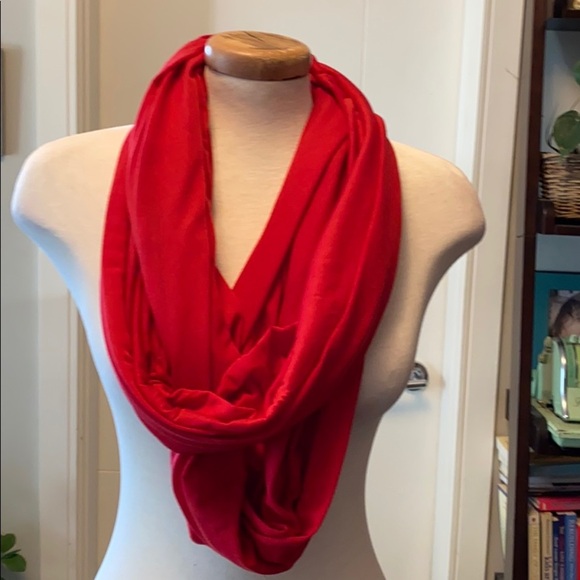 Red Infinity scarf - Picture 5 of 5